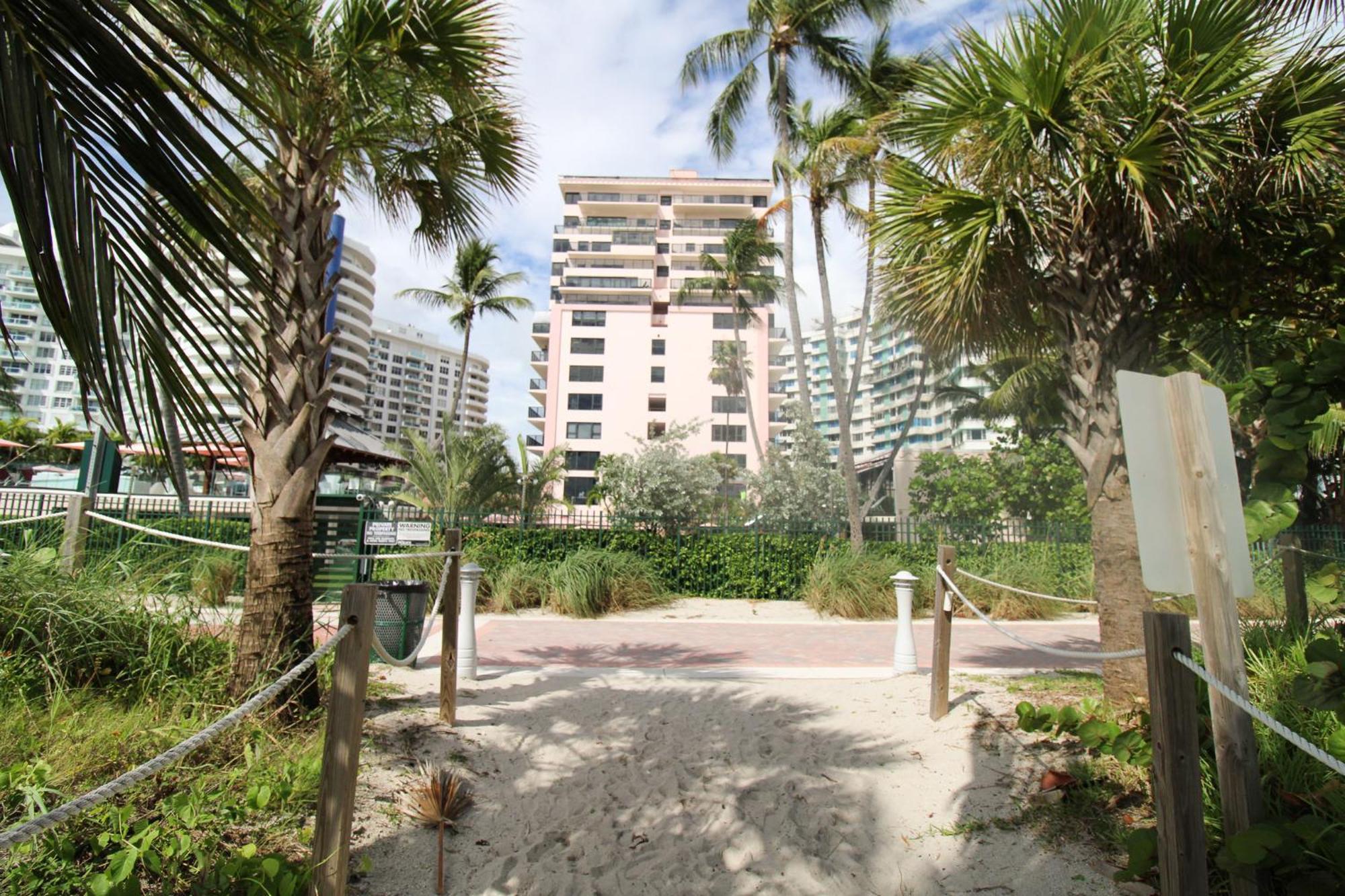Alexander 1211 Beachfront Condo With Direct Beach Access, 2 Pools, Sauna, Gym - Miami Beach — Photos 1