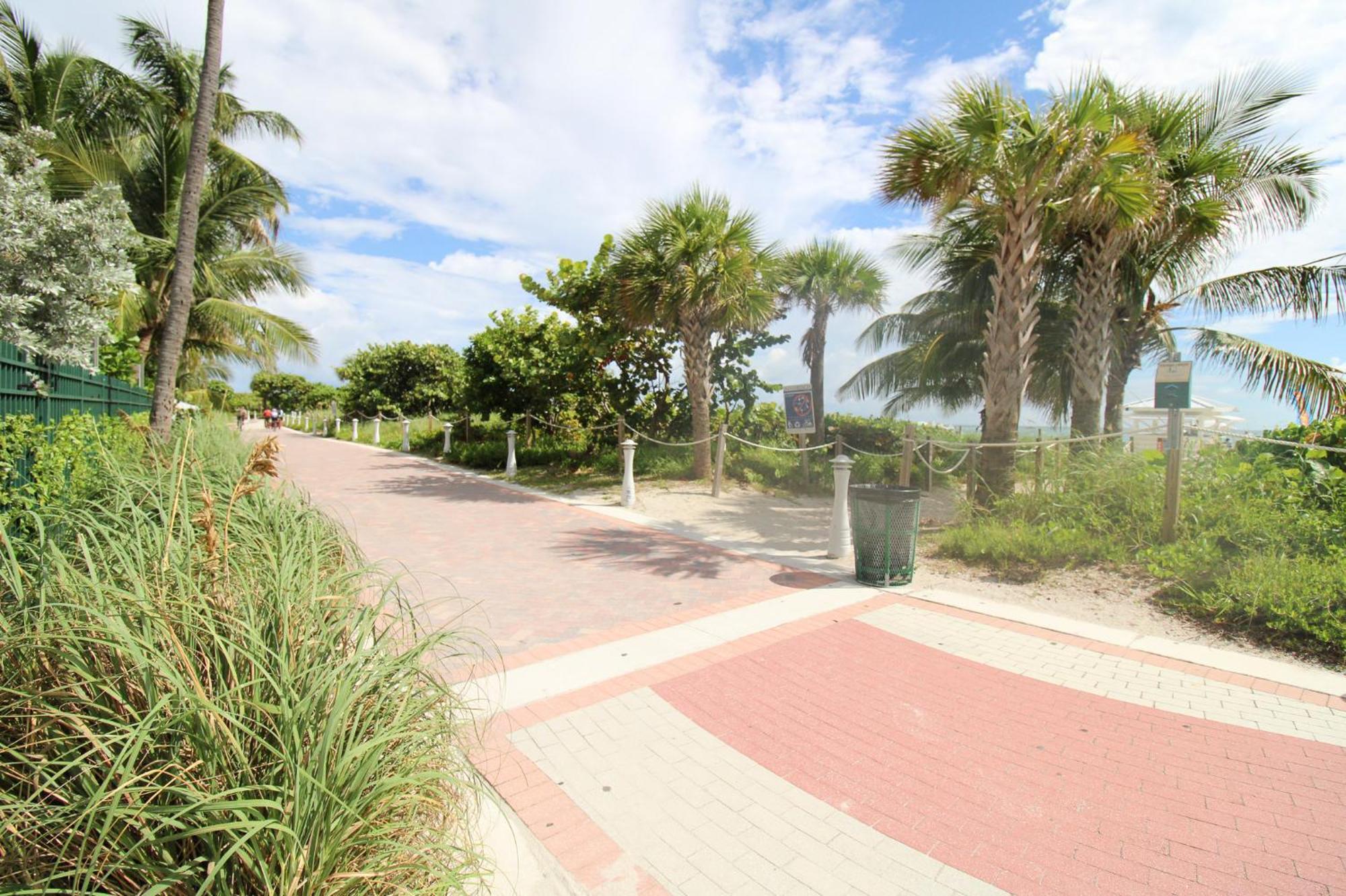 Alexander 1211 Beachfront Condo With Direct Beach Access, 2 Pools, Sauna, Gym - Miami Beach — Photos 3